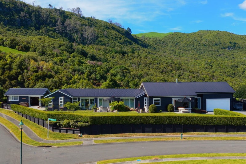 1 Peregrine Place, Taupo - Carousel 1