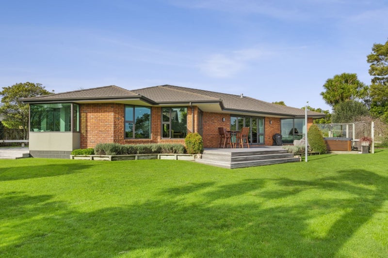 36B Shelter Grove, Frankleigh Park, New Plymouth - Carousel 1