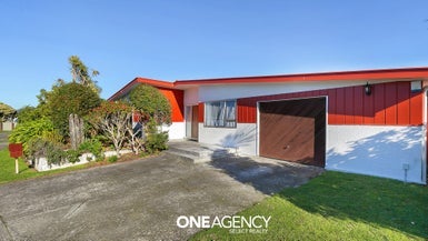 85 Gloaming Hill, Titahi Bay, Porirua - Carousel 1