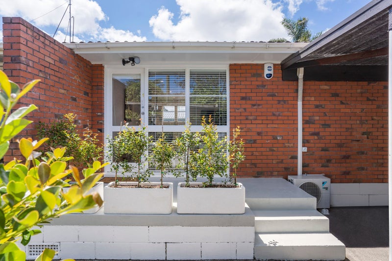 1/14 Kings Road, Panmure, Auckland - Carousel 1