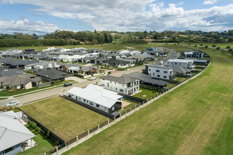 52 Pelorus Avenue, Poraiti, Napier - Carousel 1