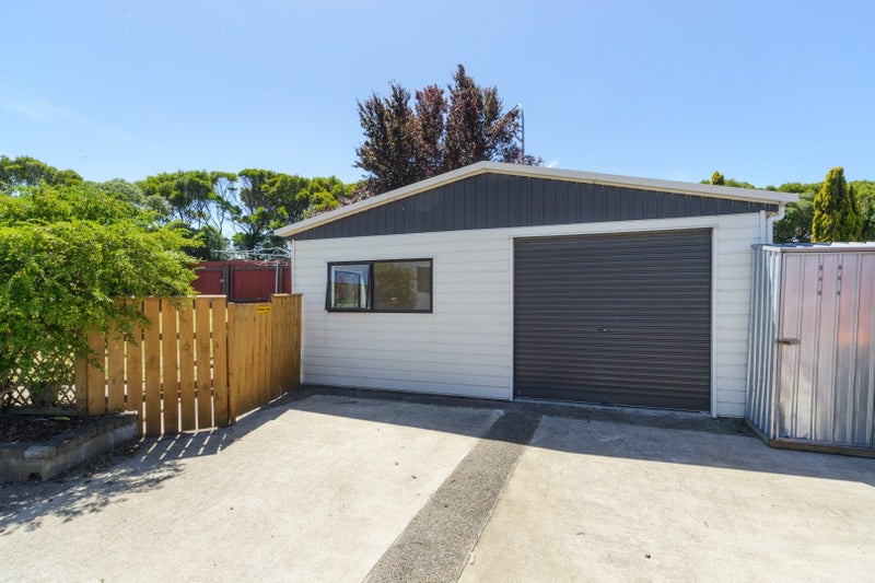 15 Dahlstrom Grove, Kelvin Grove, Palmerston North - Carousel 17