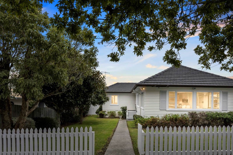 8 Carnarvon Avenue, Glendowie, Auckland - Carousel 1