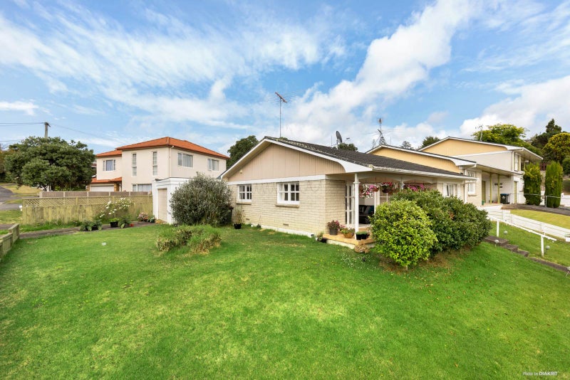 1/2 Catton Crescent, Waikowhai, Auckland - Carousel 2