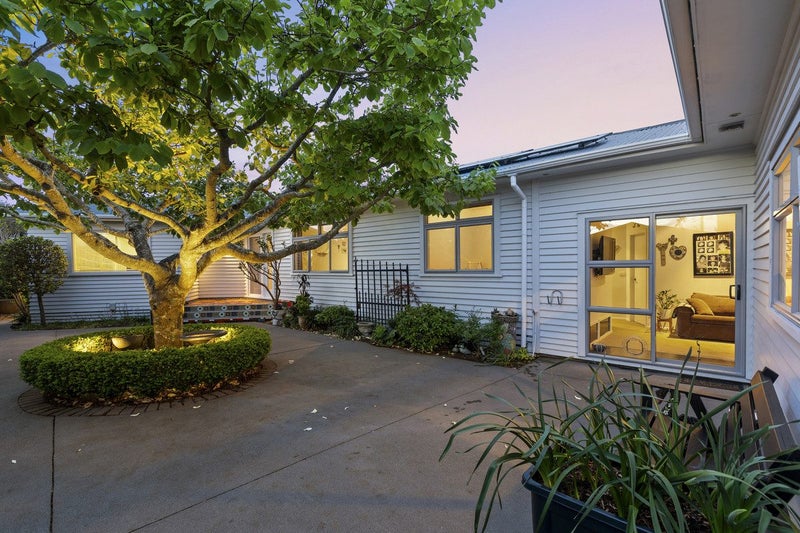 8 Blenheim Place, Vogeltown, New Plymouth - Carousel 2