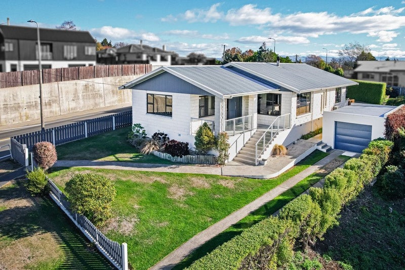 2 Solway Street, Holmes Hill, Oamaru - Carousel 1
