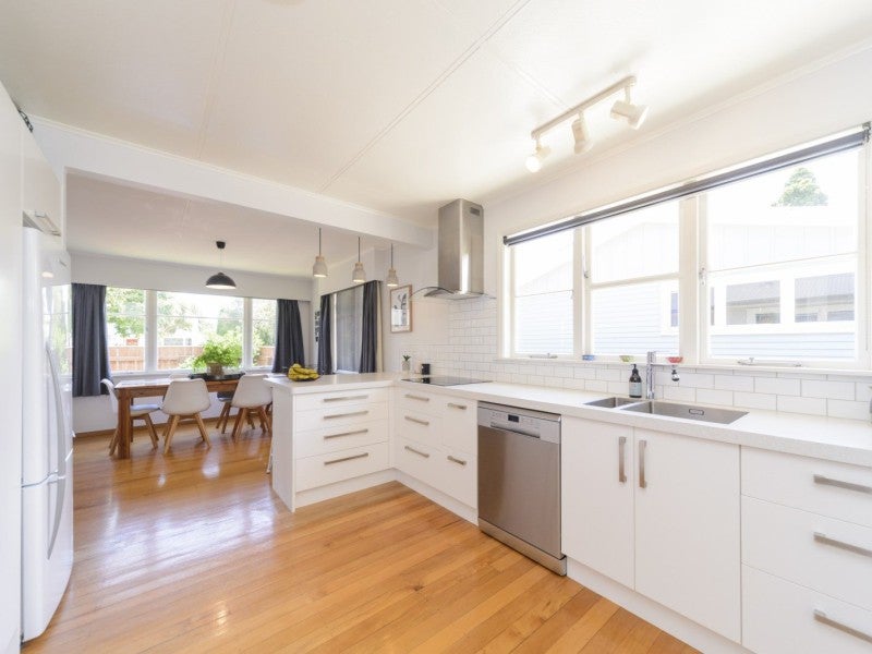 22 Akaroa Avenue, Awapuni, Palmerston North - Carousel 2