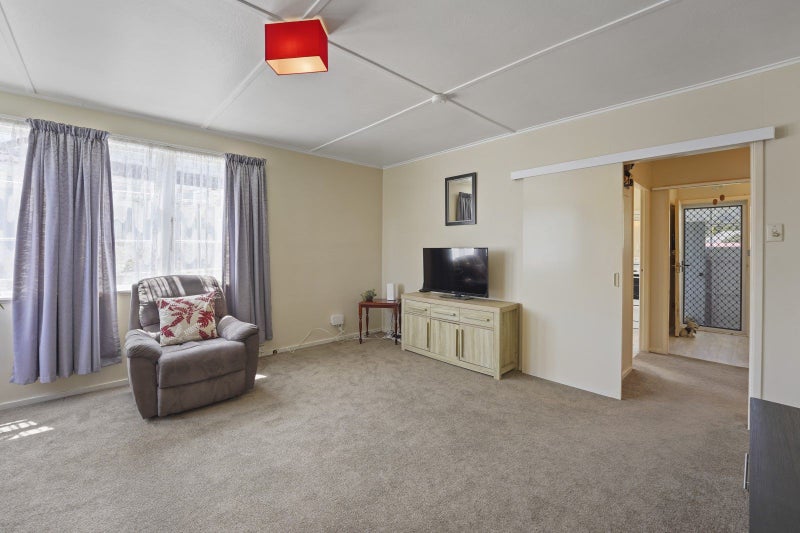 11 Cole Street, Naenae, Lower Hutt - Carousel 1