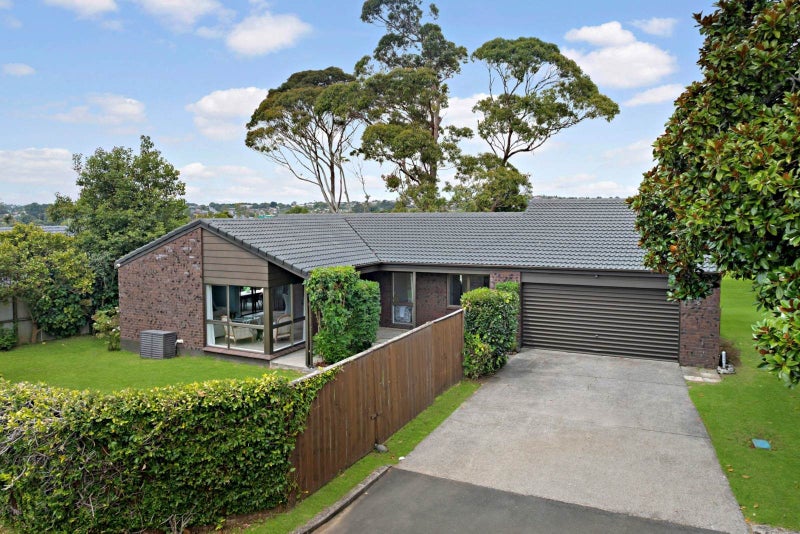 6 Baronie Court, Half Moon Bay, Auckland - Carousel 1