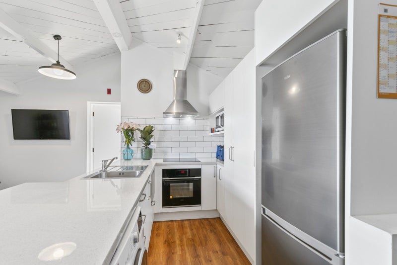 18/220 Thorndon Quay, Pipitea, Wellington - Carousel 1