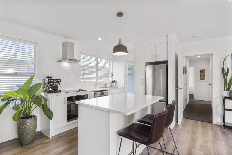 62 Awaroa Road, Sunnyvale, Auckland - Carousel 2