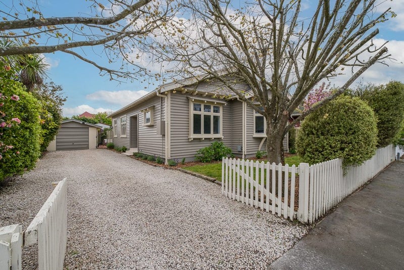 20 Bond Street, Waltham, Christchurch - Carousel 1