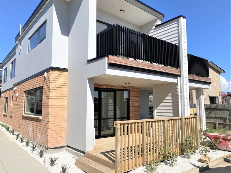 7/7 Stamford Park Road, Mount Roskill, Auckland - Carousel 1