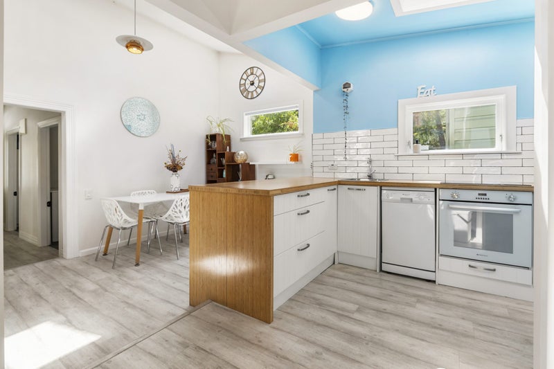 11 Holloway Road, Aro Valley, Wellington - Carousel 2