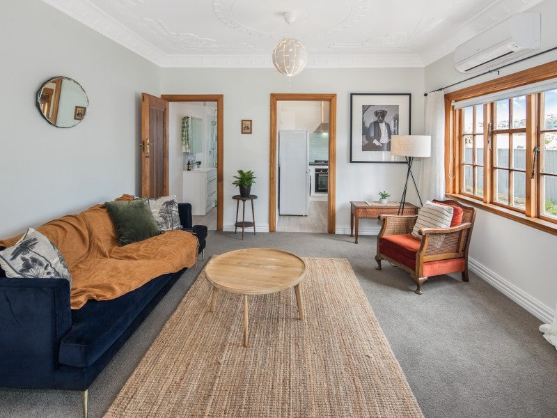 42C Apu Crescent, Lyall Bay, Wellington - Carousel 1