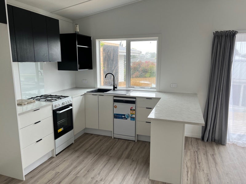 21 Patts Avenue, Glendene, Auckland - Carousel 2