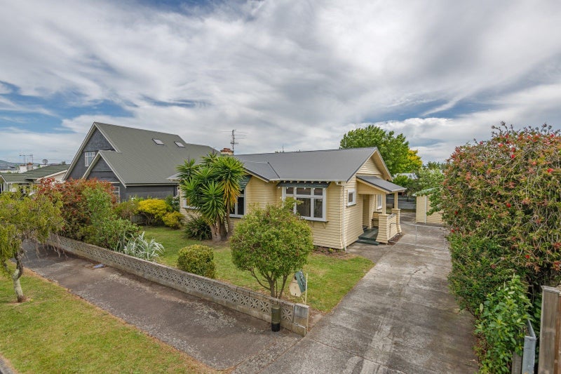 6 Kowhai Avenue, Takaro, Palmerston North - Carousel 2