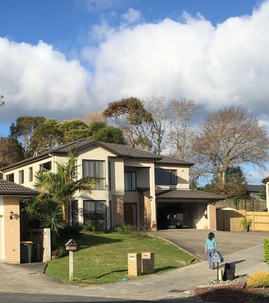 11 Jomard Terrace, Northcross, Auckland - Carousel 2