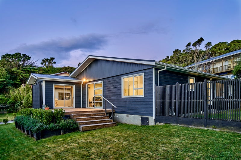 18 Bloomsbury Grove, Newlands, Wellington - Carousel 1