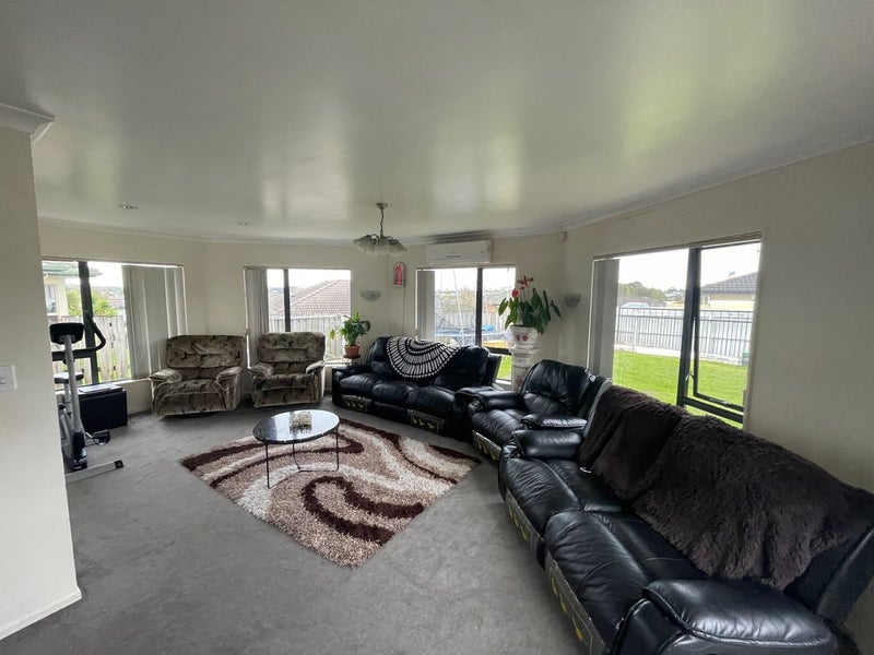 12 Carn Place, Weymouth, Auckland - Carousel 2