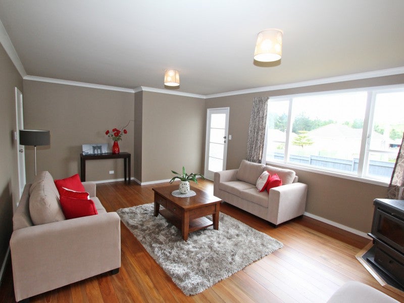 78 Castor Crescent, Cannons Creek, Porirua - Carousel 1