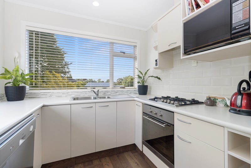 64 Pohutukawa Drive, Pukete, Hamilton - Carousel 2