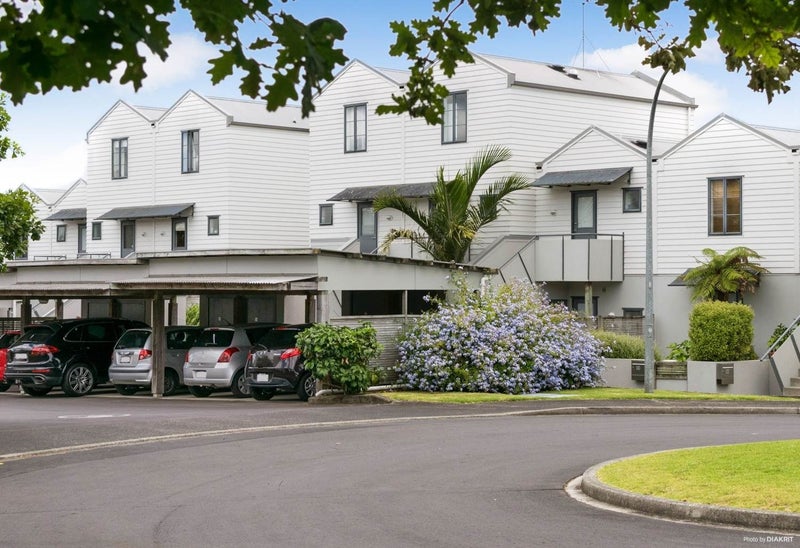 13/5 Carolina Place, Albany, Auckland - Carousel 1