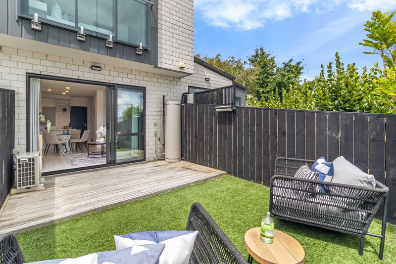 12 Mana Place, Te Atatu Peninsula, Auckland - Carousel 2