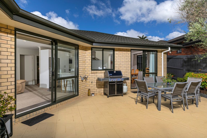 4 Louvain Place, Greenhithe, Auckland - Carousel 2