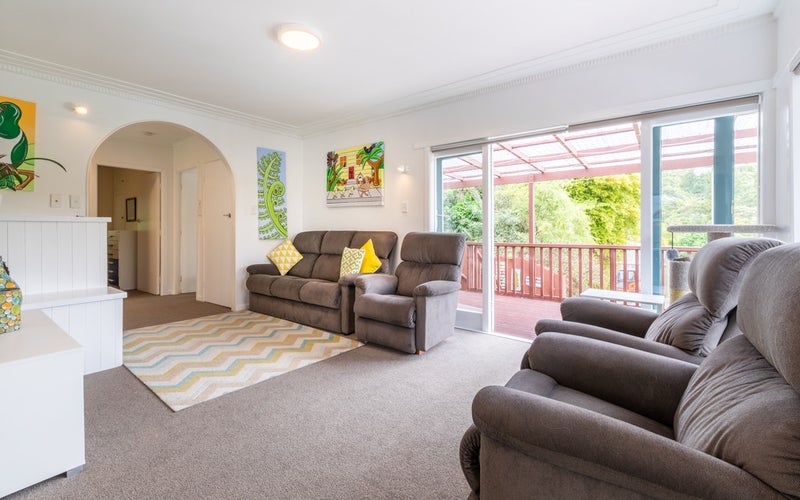 219 Woodlands Park Road, Titirangi, Auckland - Carousel 1