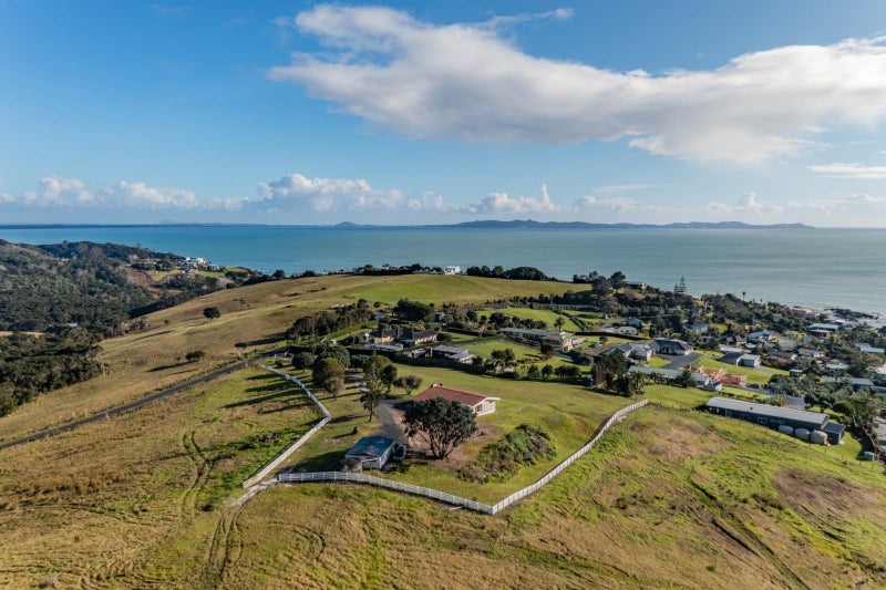 3 Morey Road, Cable Bay - Carousel 1
