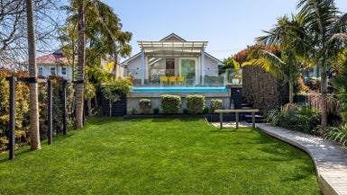 6 Wainoni Avenue, Point Chevalier, Auckland - Carousel 1