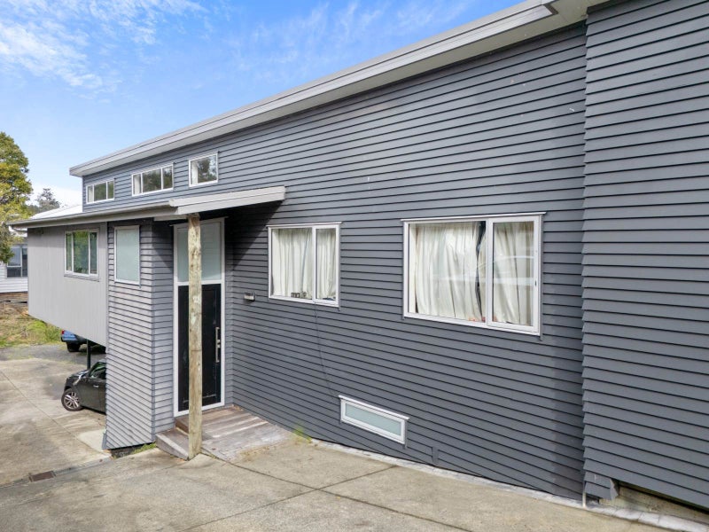 8A Norman Road, Titirangi, Auckland - Carousel 2