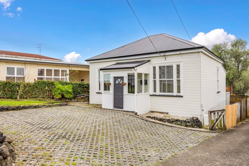 1/72 Gladstone Road, Northcote, Auckland - Carousel 2