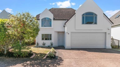 19F Claremont Way, East Tamaki Heights, Auckland - Carousel 1