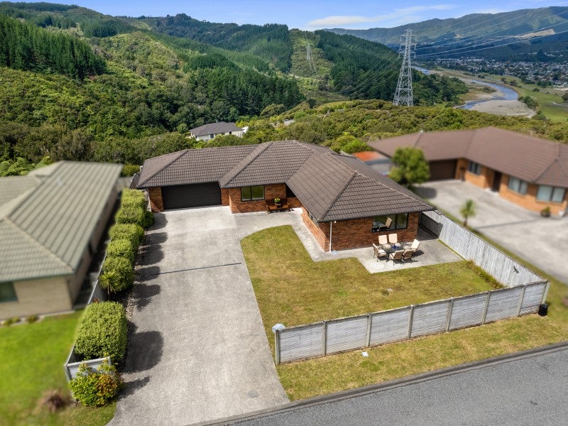 19 Percy Kinsman Crescent, Riverstone Terraces, Upper Hutt - Carousel 1