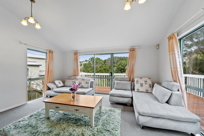 32A Deverell Place, Northcross, Auckland - Carousel 2