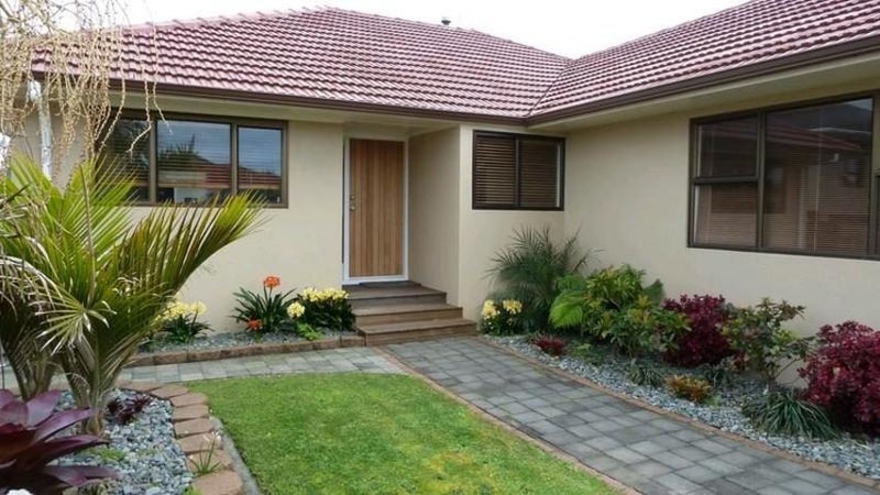 11 Waller Avenue, Bucklands Beach, Auckland - Carousel 1