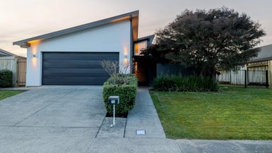 19 Meridian Grove, Kelvin Grove, Palmerston North - Carousel 1