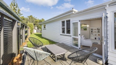9 Huntleigh Park Way, Ngaio, Wellington - Carousel 1