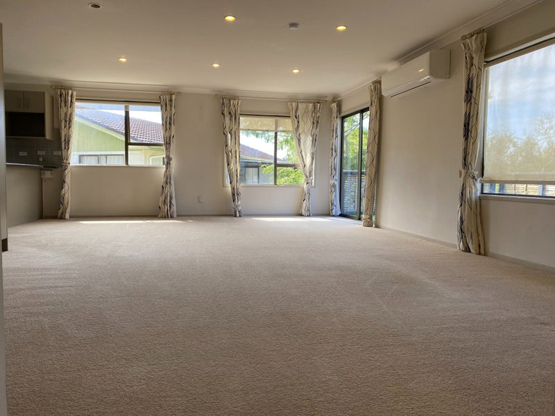 21 Cairngorm Place, Highland Park, Auckland - Carousel 1