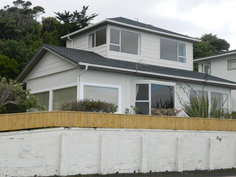 33 Sunset Parade, Plimmerton, Porirua - Carousel 1