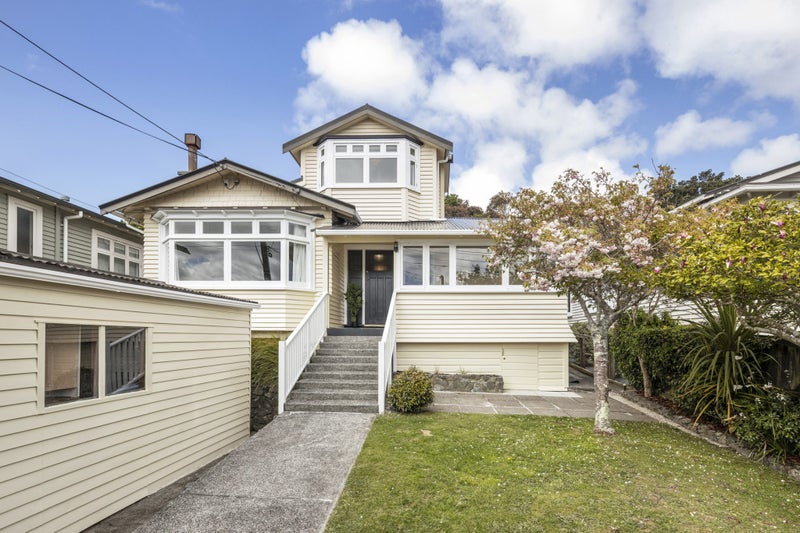 17 Firth Terrace, Karori, Wellington - Carousel 1