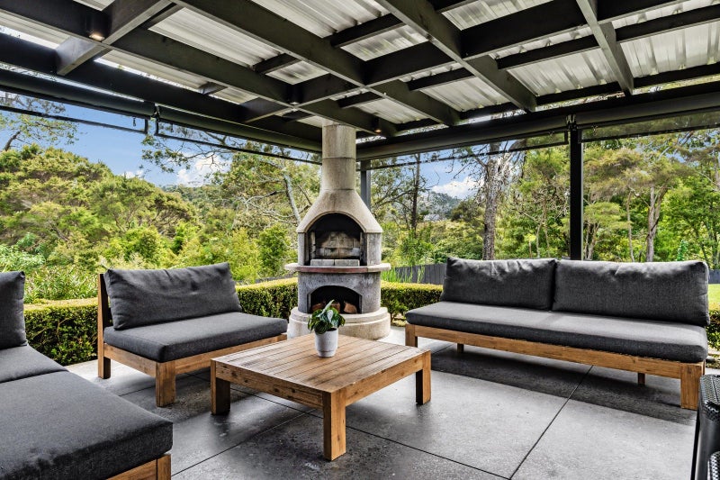 102 Te Wharau Drive, Greenhithe, Auckland - Carousel 1