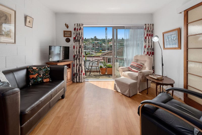 4/772 Beach Road, Browns Bay, Auckland - Carousel 1