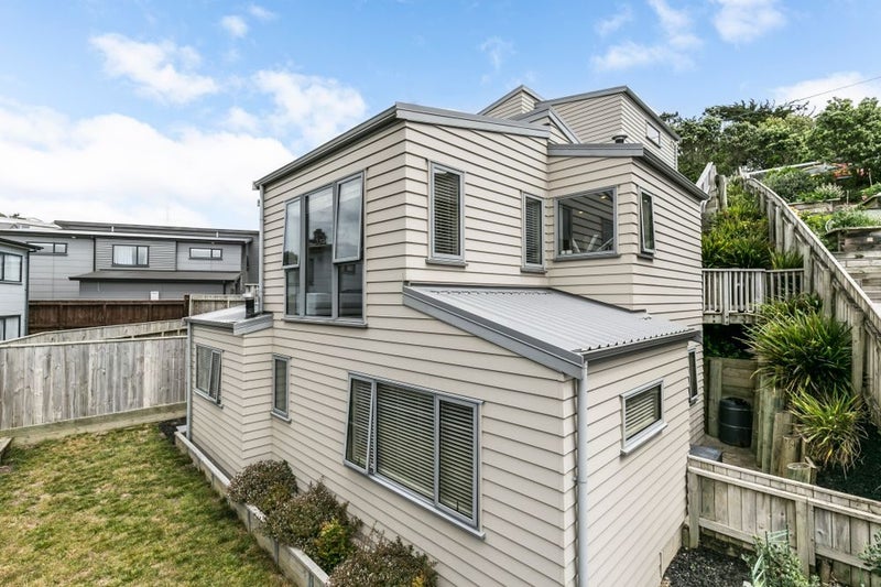 61 Glanmire Road, Newlands, Wellington - Carousel 1