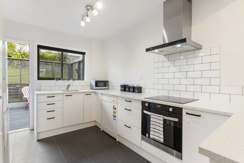 1/166 Beach Haven Road, Beach Haven, Auckland - Carousel 2