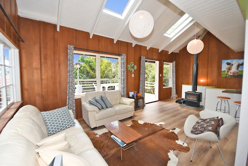 21 Spray Crescent, Leigh, Leigh - Carousel 1