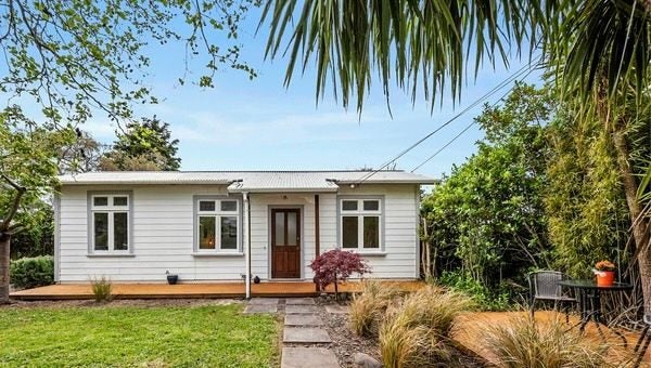 6 Sandford Street, Trentham, Upper Hutt - Carousel 1