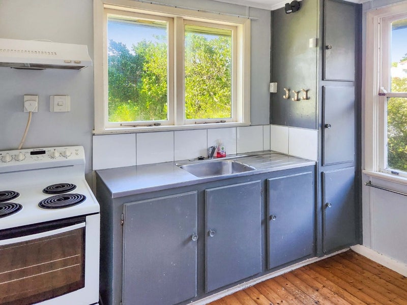 9 Taupiri Crescent, Titahi Bay, Porirua - Carousel 2